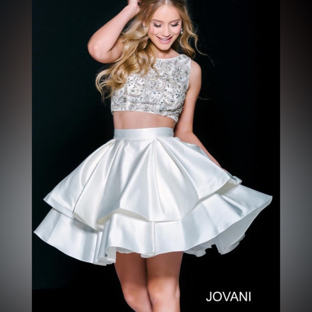 Elegant White Layered Skirt